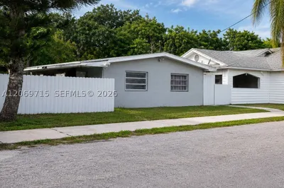 6220 NE Miami Pl 1
