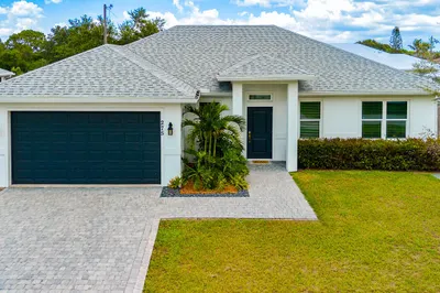 275 SW Elderberry Drive 1