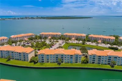 18 Harbour Isle Drive W #106 1