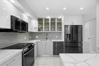 701 Three Islands Blvd #411 1