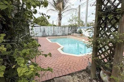 1020 SW 81st Terrace 1