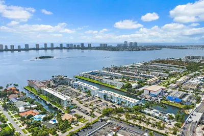 100 PARADISE HARBOUR Boulevard #202 1