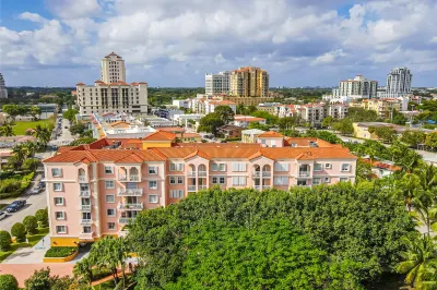 1 Alhambra Cir #306 1