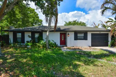 2117 SE East Dunbrooke Circle 1