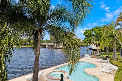 1301 N RIVERSIDE Drive #7 1