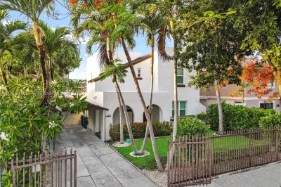 2177 SW 12 St 1