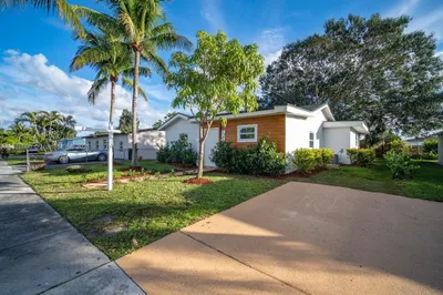 722 SW 9th St 1