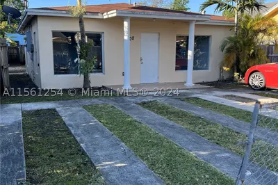 2000 NW 27th St 1