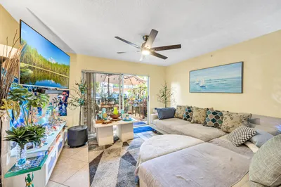2119 SE 10TH AVE-1