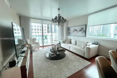 500 Brickell Ave #1410 1