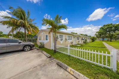 707 SW 10th St 1