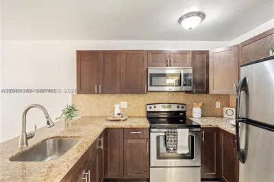 7241 Miami Lakes Dr #D19 1