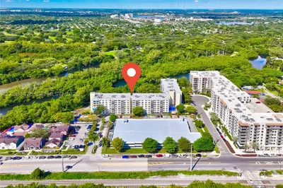17890 W Dixie Hwy #203 1