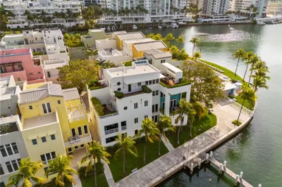 6001 Laguna Path S 1