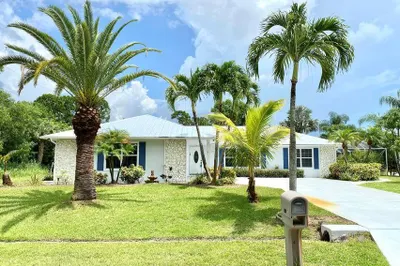 2309 SE Luau Avenue 1