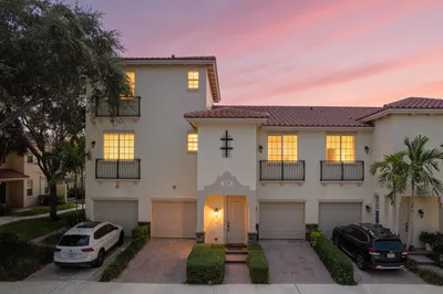 1020 E LONGPORT Circle #6B 1