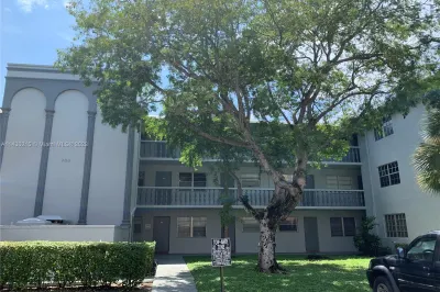 900 Tallwood Ave #208 1