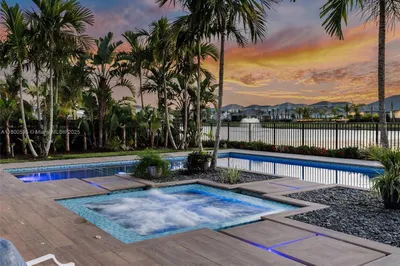 9369 Crestview Cir