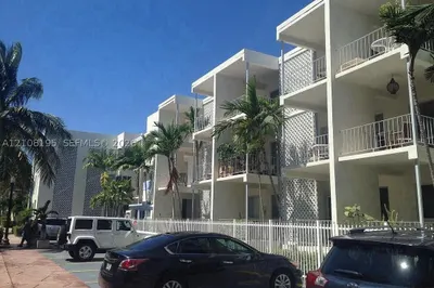 641 Espanola Way #10 1