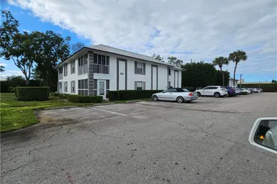 805 SE Central Parkway #16 1
