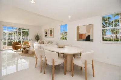 700 Sorrento Dr 1