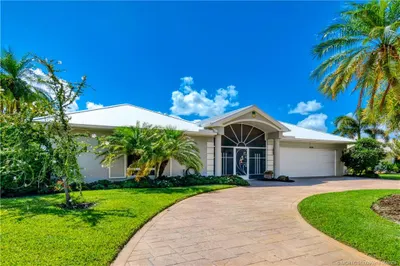 3554 SE Fairway East 1