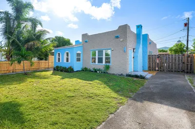 120 NW 4th Avenue 1