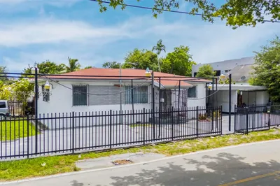 2300 NW 9th St 1
