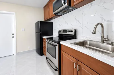 930 NE 52nd Court 1