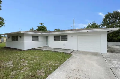 3895 Beverly Drive 1
