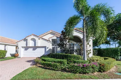 Lakeviews,Steps to Pool Cluhouse,Tennis Courts,Pic
