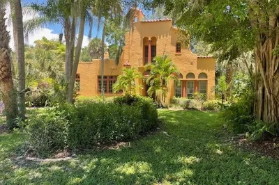 900 Royal Palm Place 1