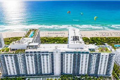 2301 Collins Ave #PH22 1