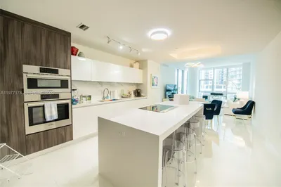 851 NE 1st Ave #811 1