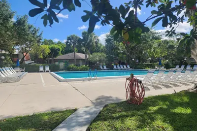 805 CYPRESS Boulevard #109 1