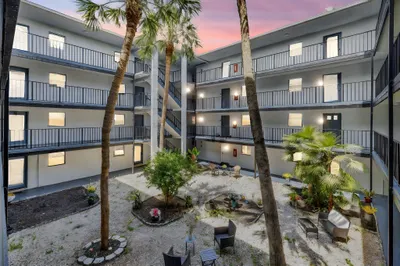 2800 Somerset Drive #218j 1