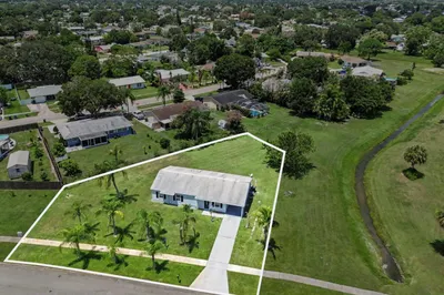 502 NE Solida Circle 1