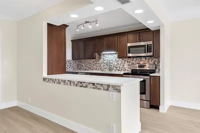3233 NE 32nd Avenue #204 1