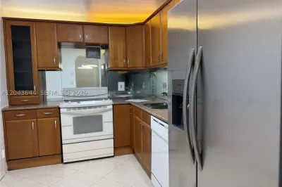 400 Kings Point Dr #411 1