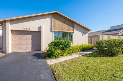 5871 Mirror Lakes Boulevard 1