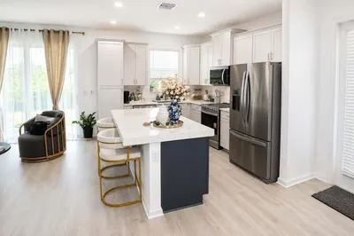 4238 Longwood Lake Square 1
