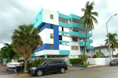6941 Carlyle Avenue #4C 1