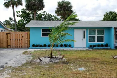 406 SE Robalo Court 1