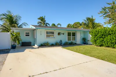 110 SW Hideaway Place 1