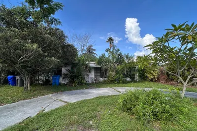 36 Thomas Road 1