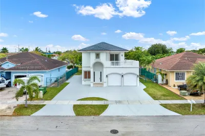 1700 NE 9th Dr 1