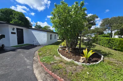 6138 Southgate Boulevard 1