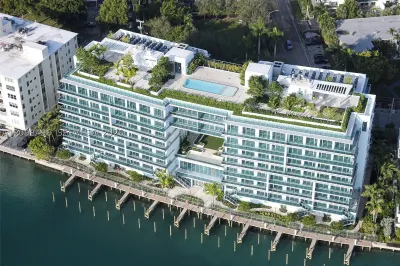 9221 E Bay Harbor Dr #311 1