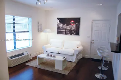 934 Michigan Ave #105 1