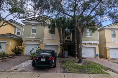 999 Pipers Cay Drive 1